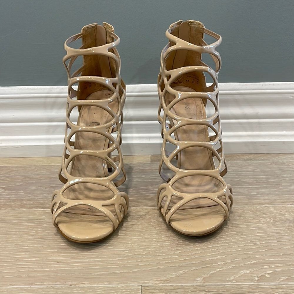 Aldo 6.5 Women’s shoe with a 4” heel.